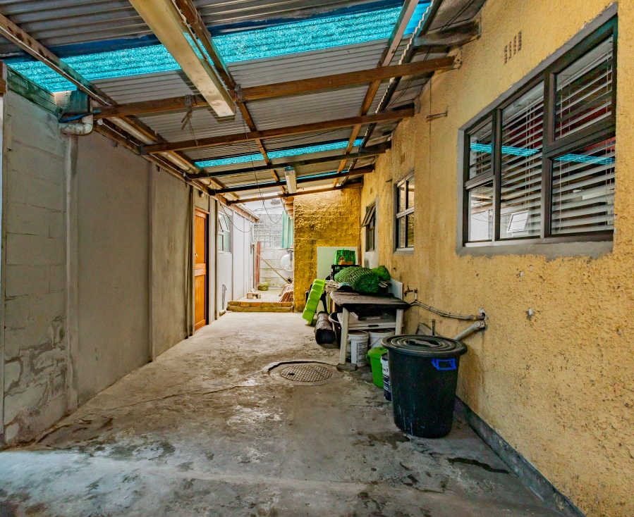 3 Bedroom Property for Sale in Uitsig Western Cape